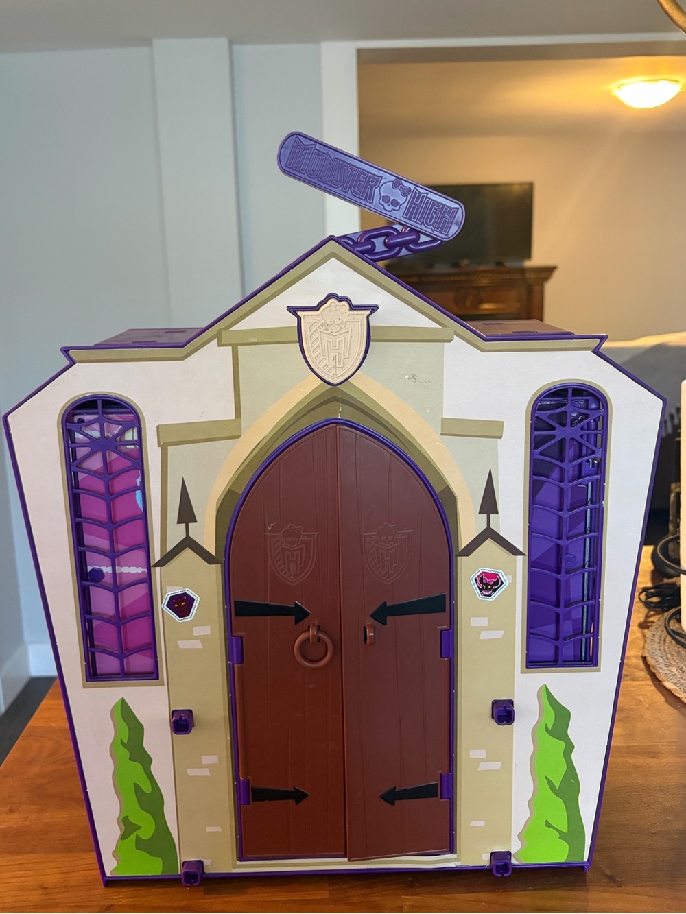 Monster high school fold up highschool